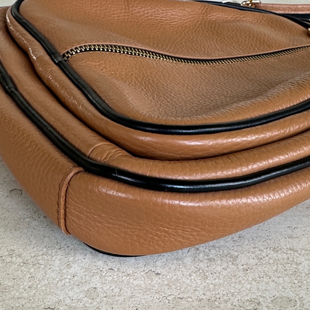 Valentina Leather Crossbody Sling Bag - Classic Travel Carry - Picture 6 of 9